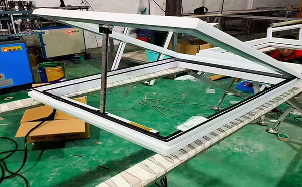 某地下车库出入口陕西排烟窗配置工程