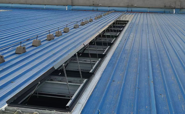 某城市大型商业综合体中庭陕西排烟窗工程