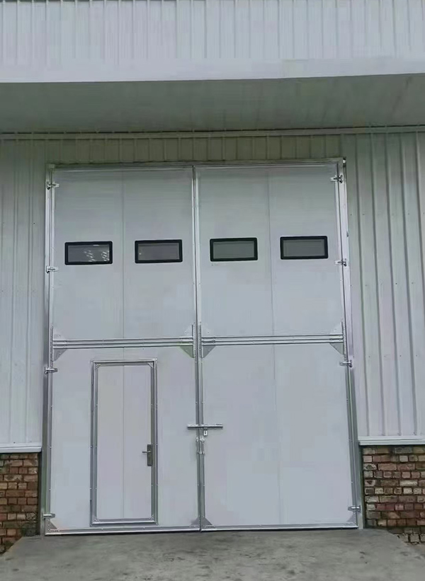 陕西工业门在设备装配车间出入口的实施记录